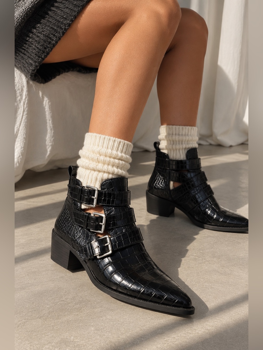 Steve Madden black croc leather faux strappy ankle bootie boot size 8